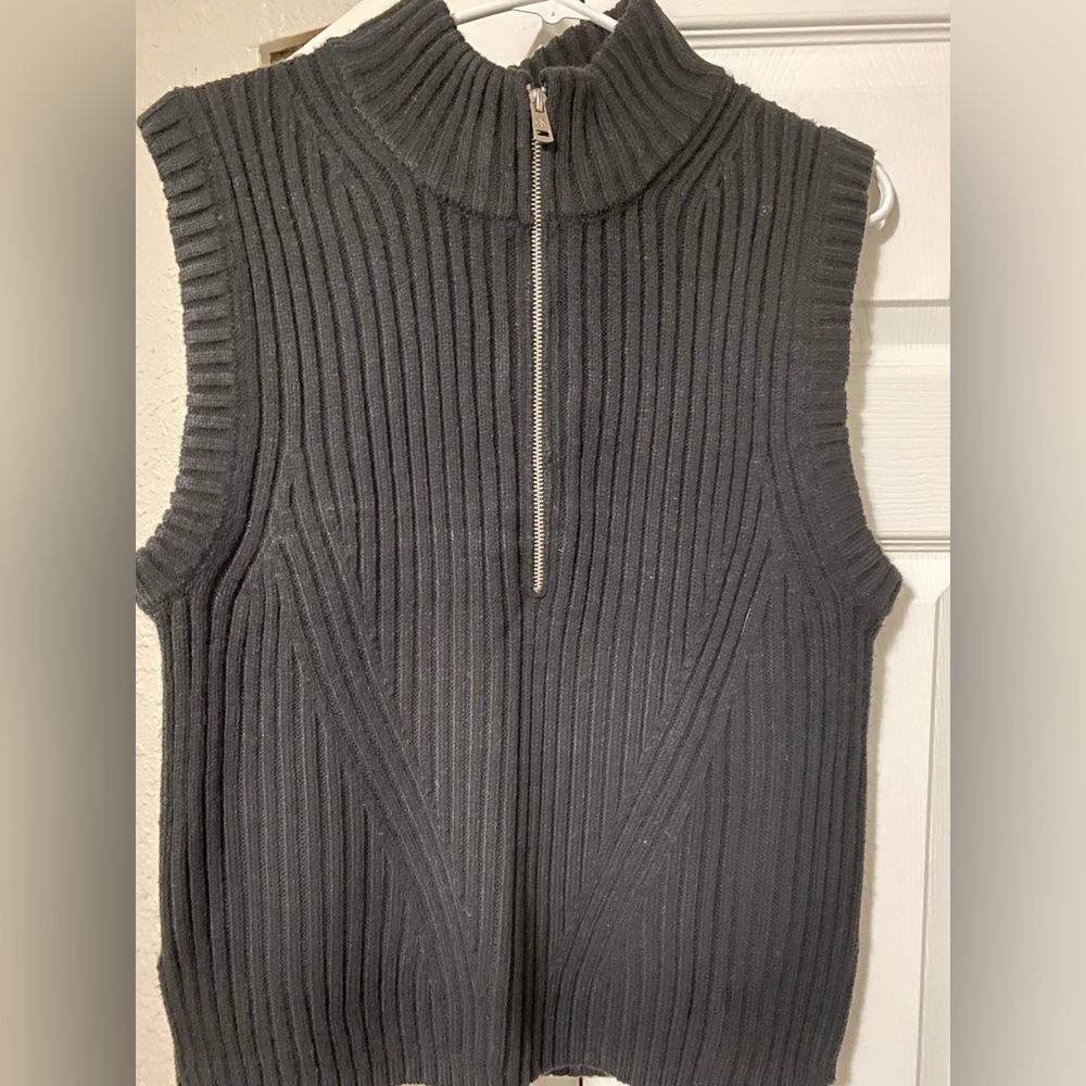 Calvin Klein sweater vest size large